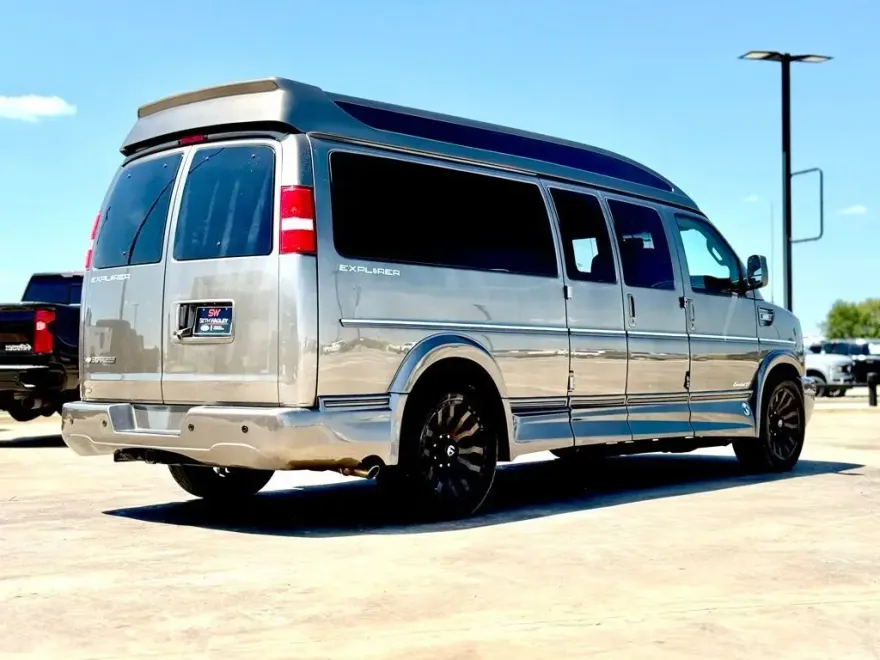 2023 Chevrolet Express 2500 Cargo Van photo 1
