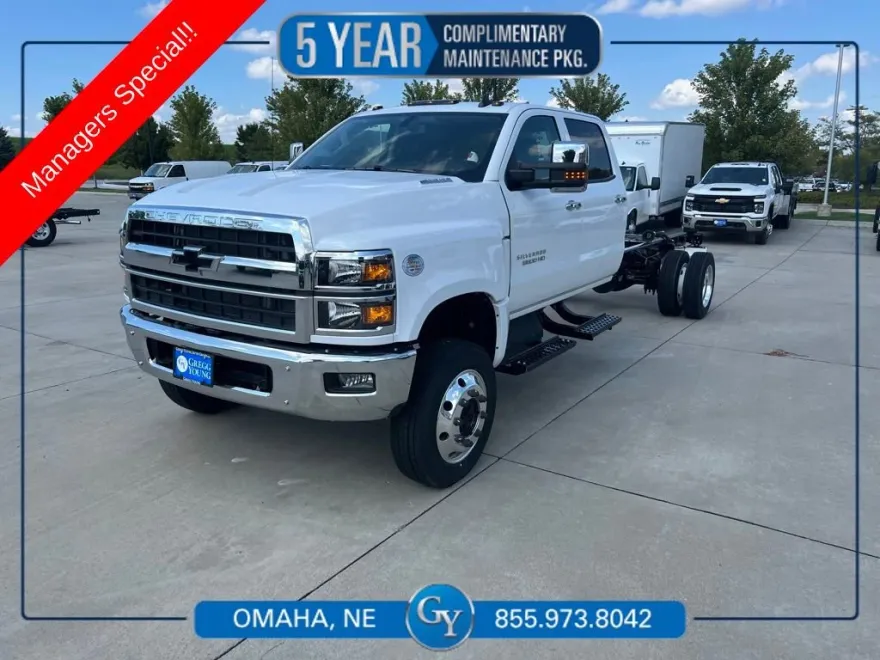 2023 Chevrolet Silverado 5500HD LT photo 1