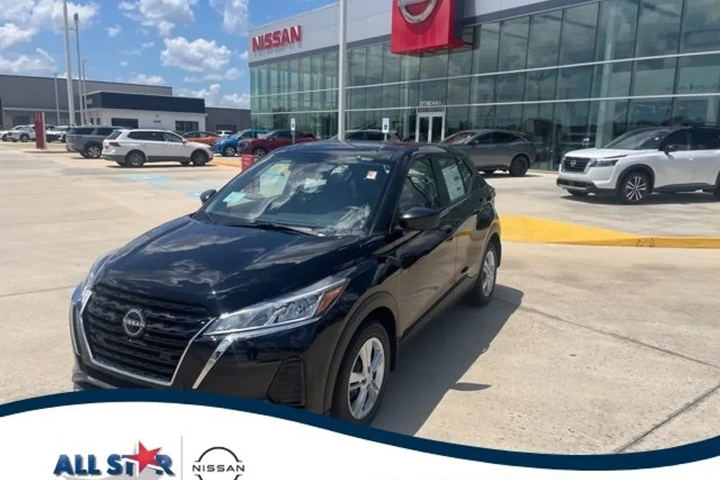 2025 Nissan Kicks Play S photo 1