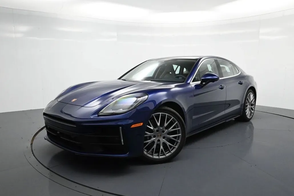 2025 Porsche Panamera 4 photo 1