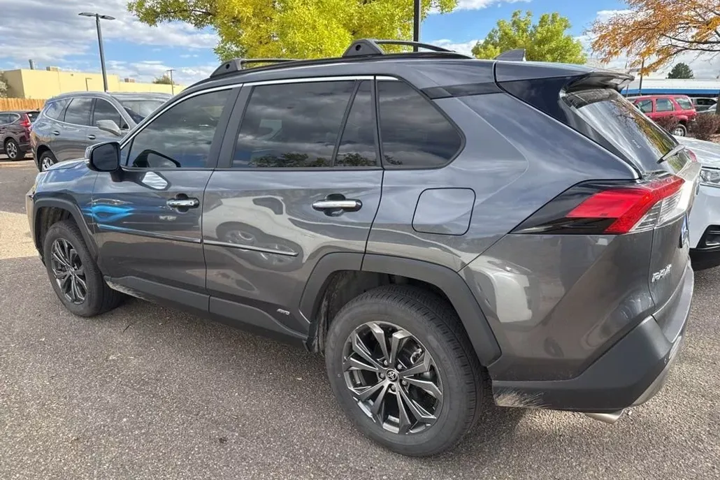 2022 Toyota RAV4 Hybrid Limited photo 1