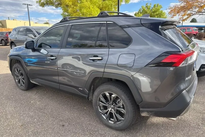 2022 Toyota RAV4 Hybrid Limited photo 1