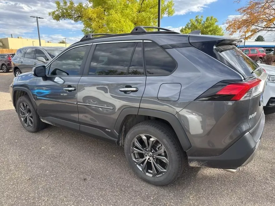2022 Toyota RAV4 Hybrid Limited photo 1