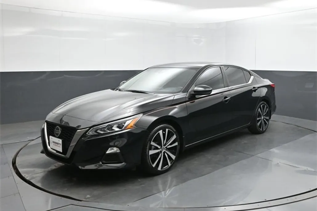2021 Nissan Altima 2.5 SR photo 1