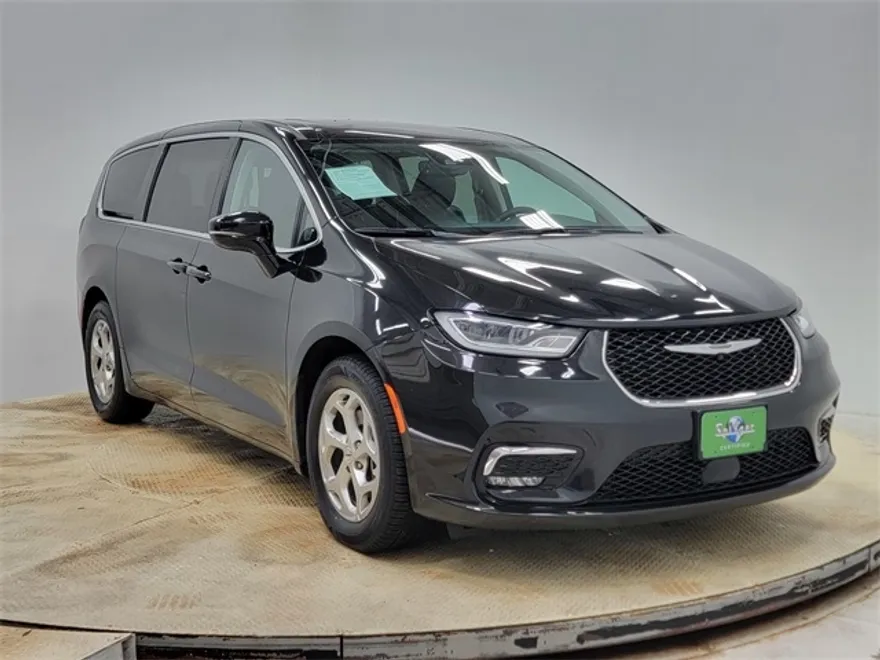 2024 Chrysler Pacifica Limited photo 2