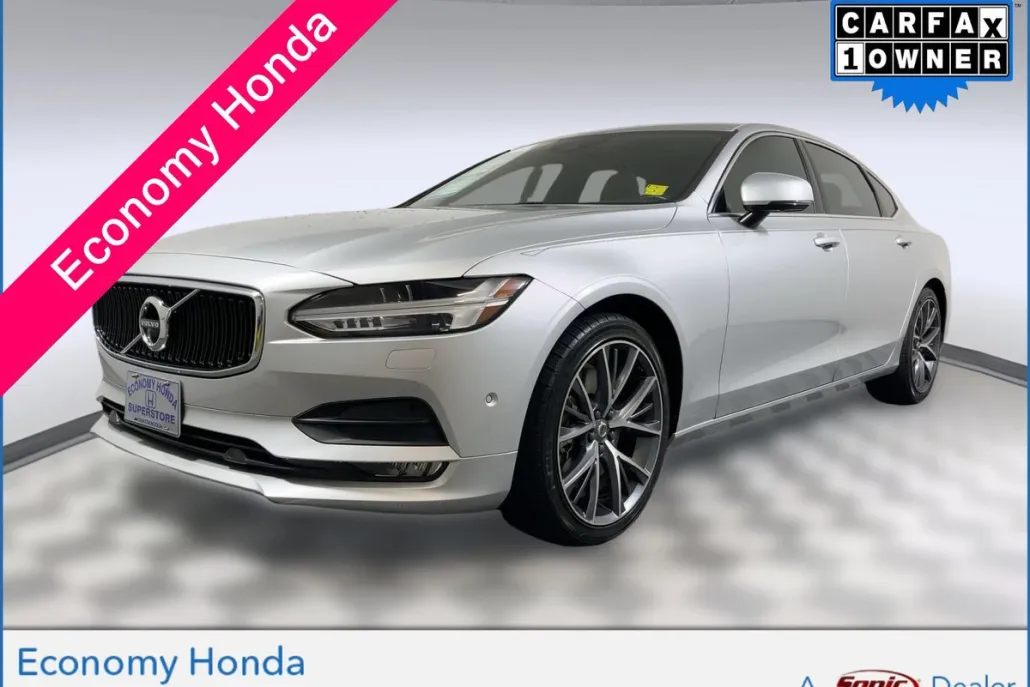 2018 Volvo S90 Momentum photo 1