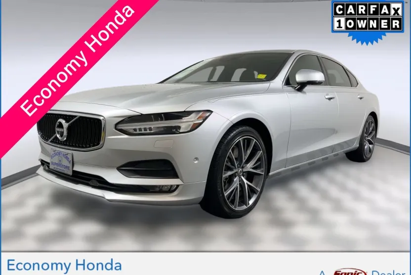 2018 Volvo S90 Momentum photo 1