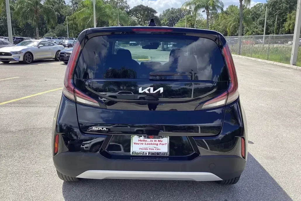2023 Kia Soul LX S photo 1