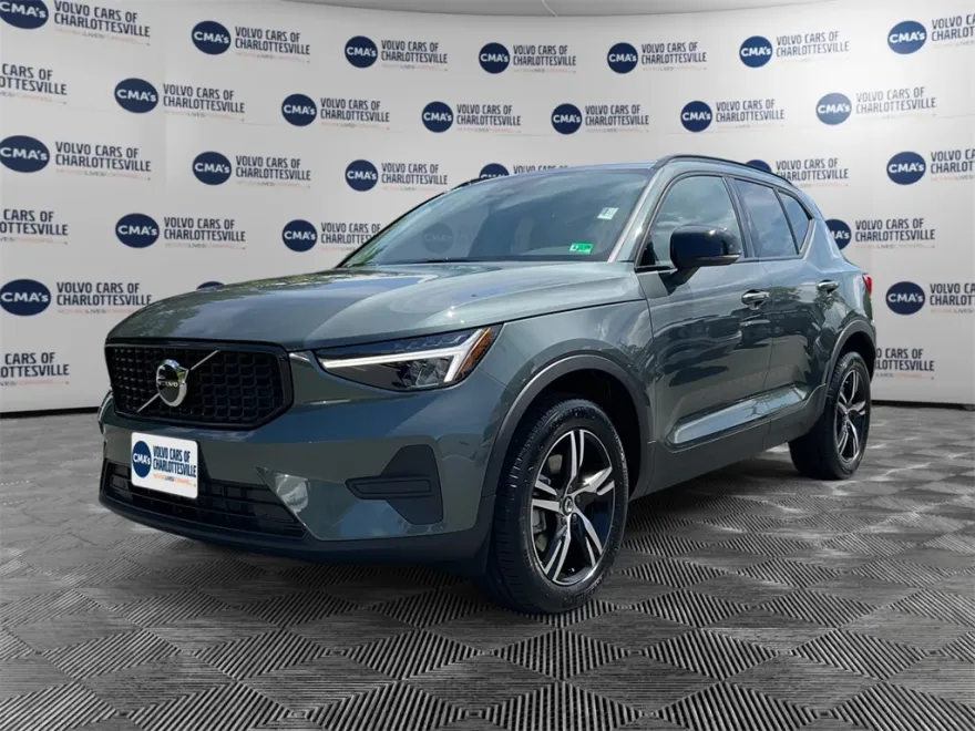2026 Volvo XC40 Core photo 1