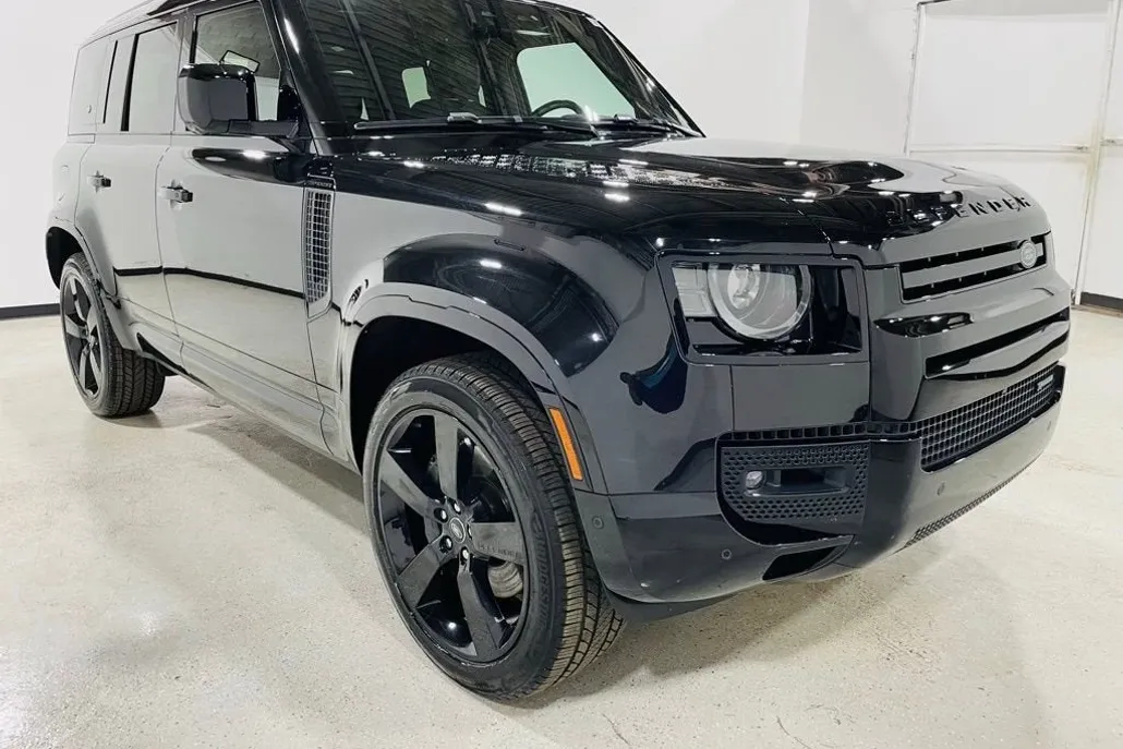 2023 Land Rover Defender 110 X-Dynamic SE photo 1