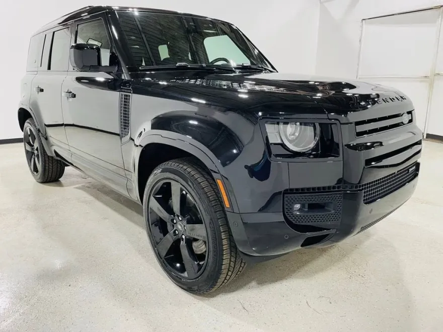 2023 Land Rover Defender 110 X-Dynamic SE photo 1