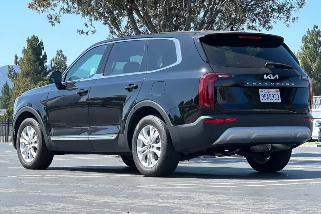 2022 Kia Telluride LX photo 1