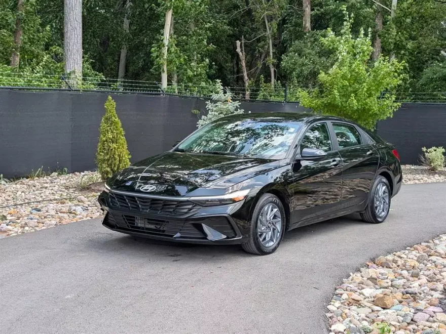 2024 Hyundai Elantra Hybrid Blue photo 1