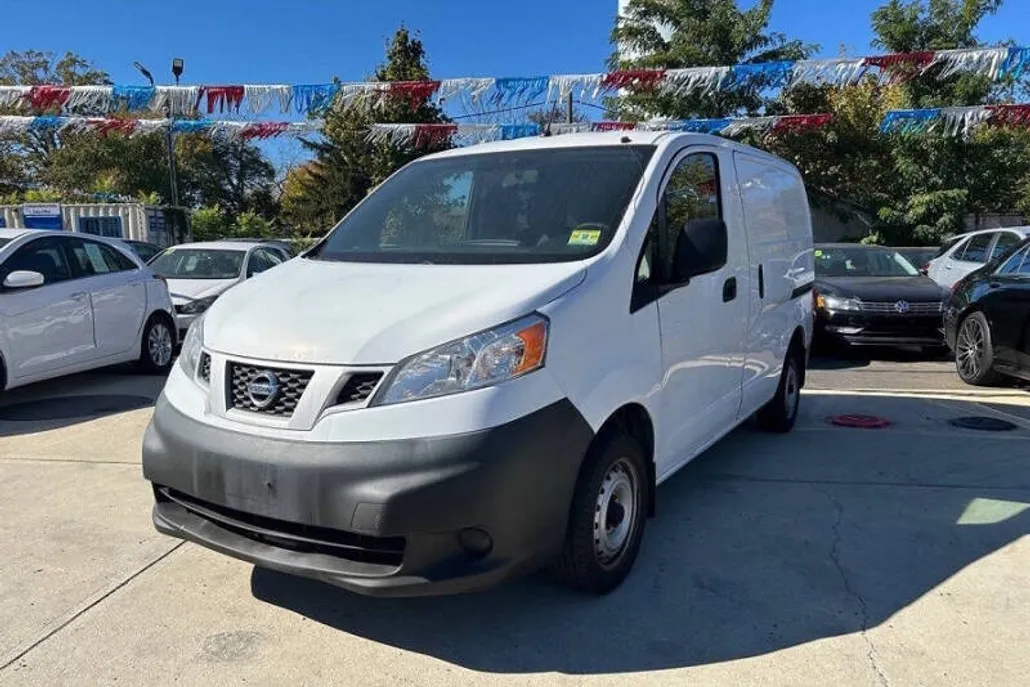 2017 Nissan NV200 S photo 1