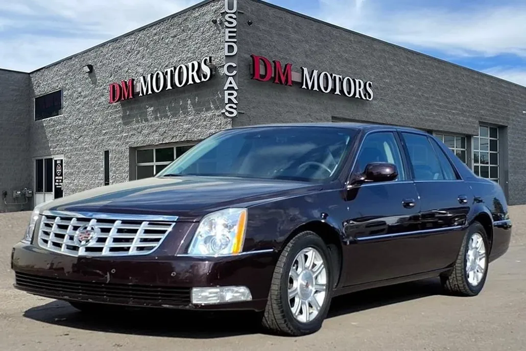 2009 Cadillac DTS Base photo 1