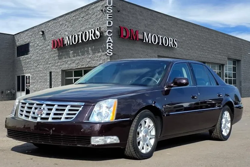 2009 Cadillac DTS Base photo 1