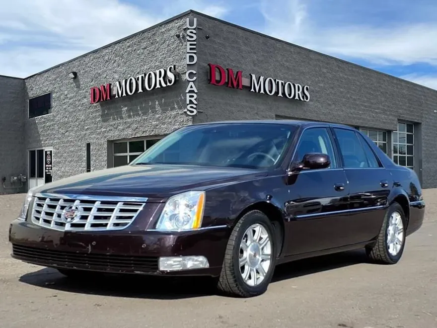 2009 Cadillac DTS Base photo 1