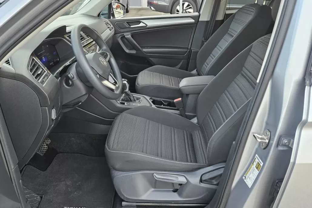 2023 Volkswagen Tiguan S photo 1