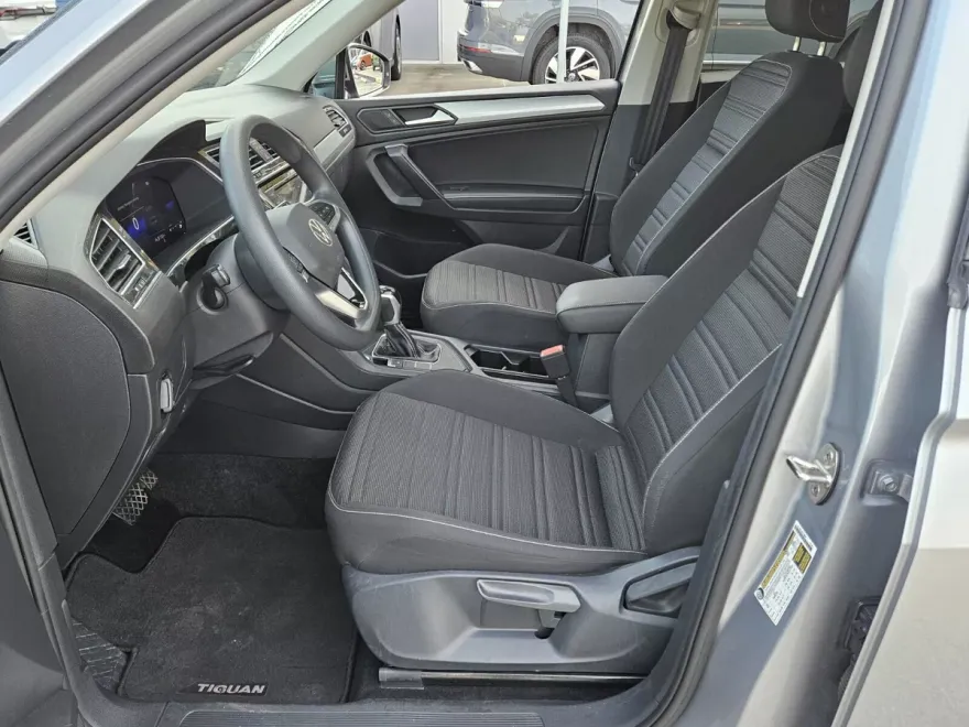 2023 Volkswagen Tiguan S photo 1