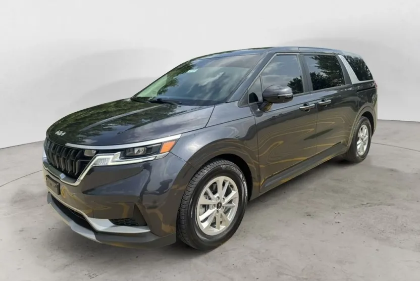 2022 Kia Carnival LX photo 1