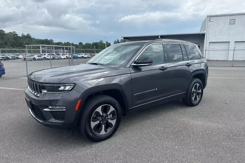 2023 Jeep Cherokee 4xe photo 1
