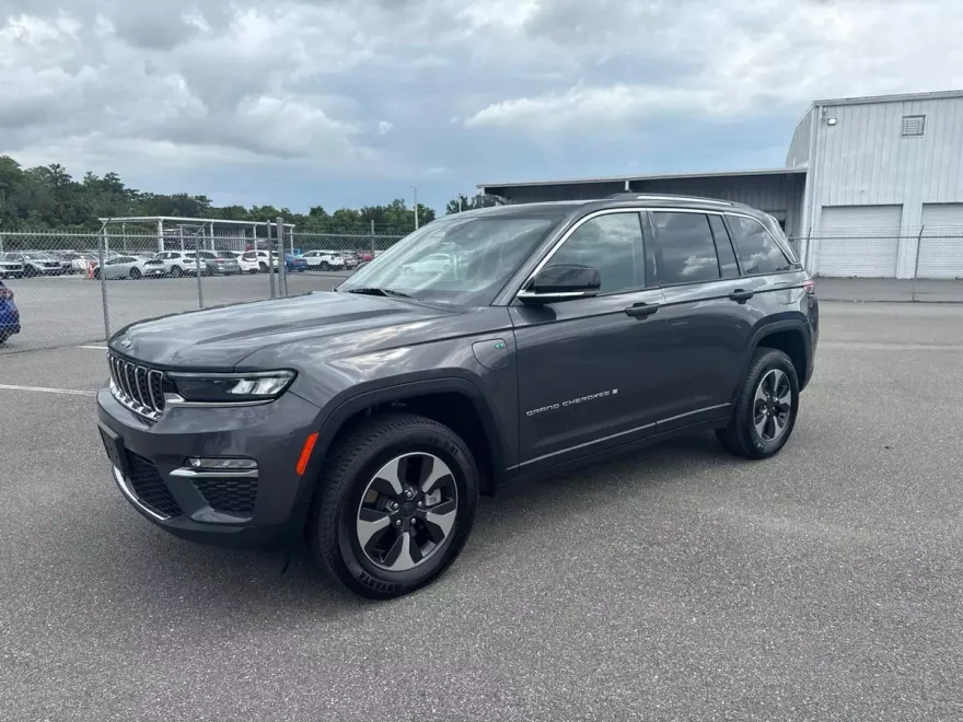 2023 Jeep Cherokee 4xe photo 1