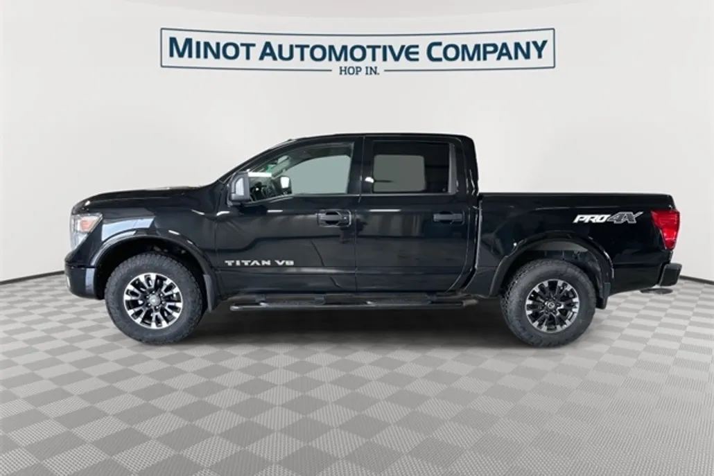 2019 Nissan Titan PRO-4X photo 1