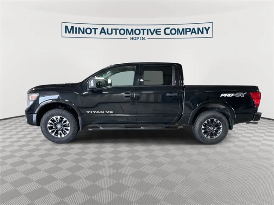 2019 Nissan Titan PRO-4X photo 1