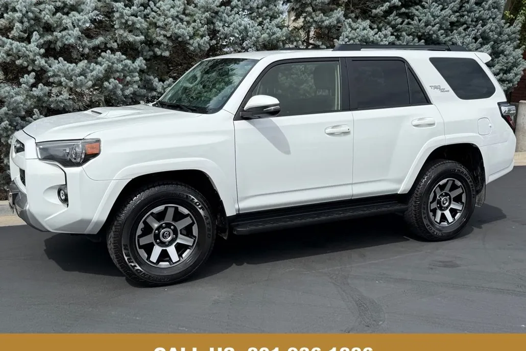 2024 Toyota 4Runner TRD Off-Road Premium photo 1