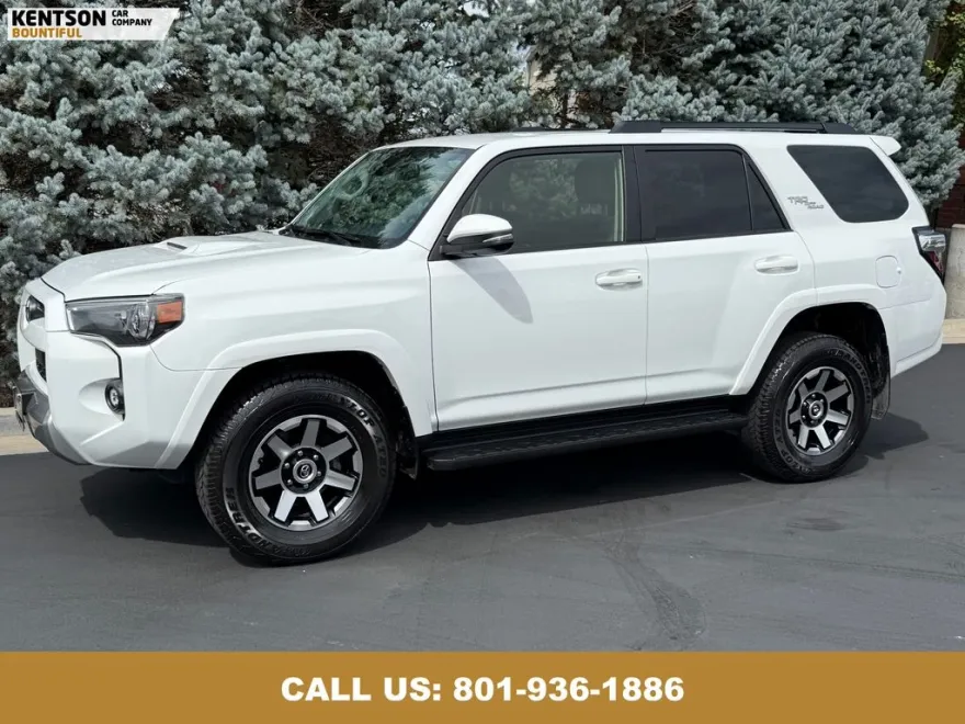2024 Toyota 4Runner TRD Off-Road Premium photo 1