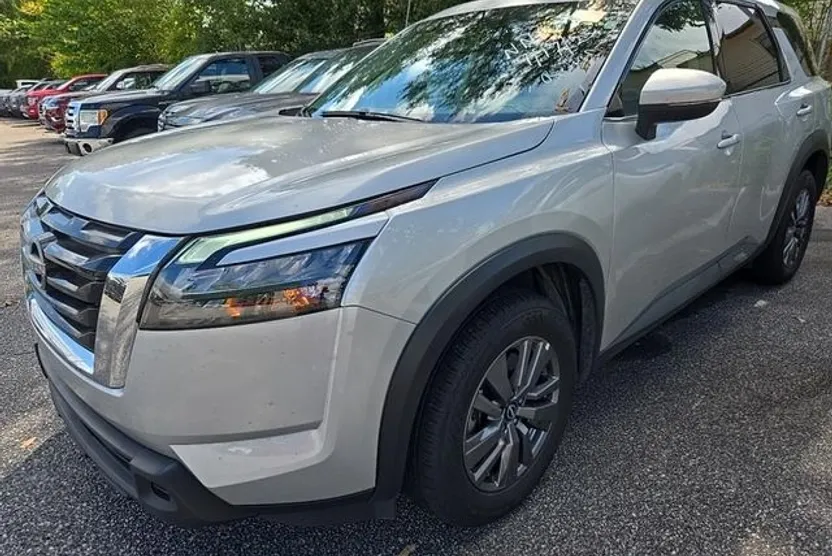 2024 Nissan Pathfinder SV photo 1