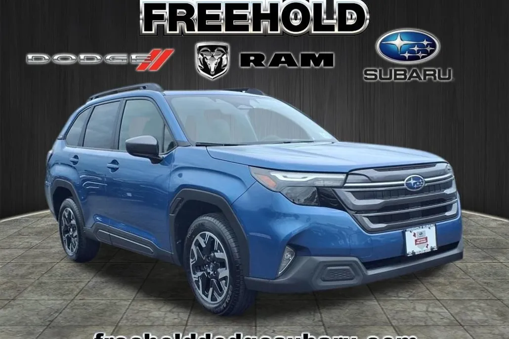 2025 Subaru Forester Premium photo 1