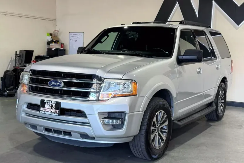 2016 Ford Expedition XLT photo 1