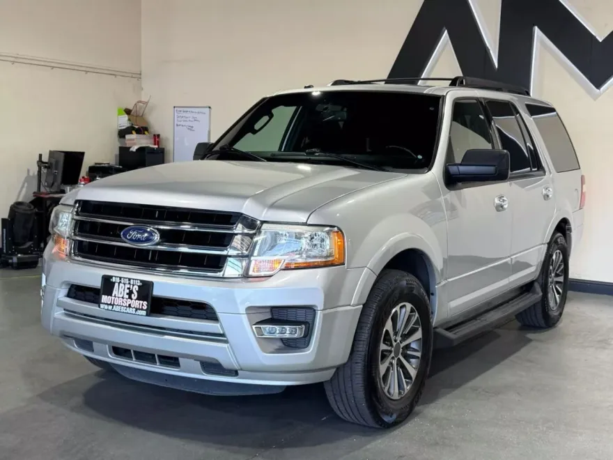 2016 Ford Expedition XLT photo 1