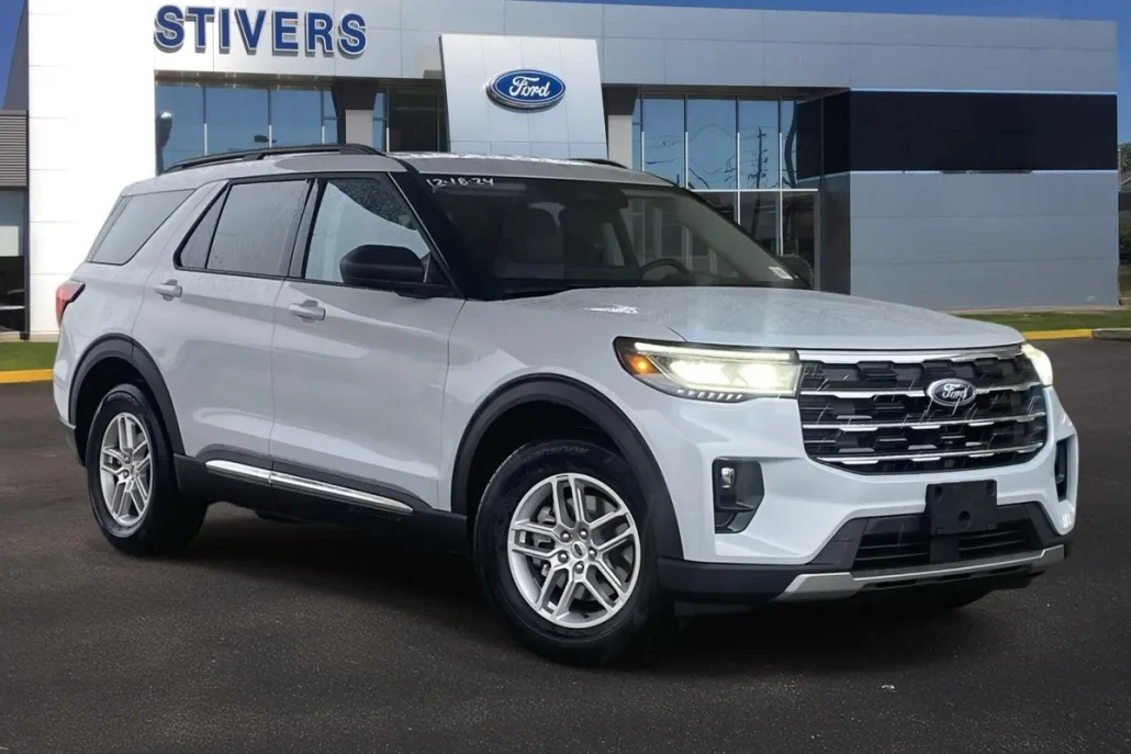 2025 Ford Explorer photo 1