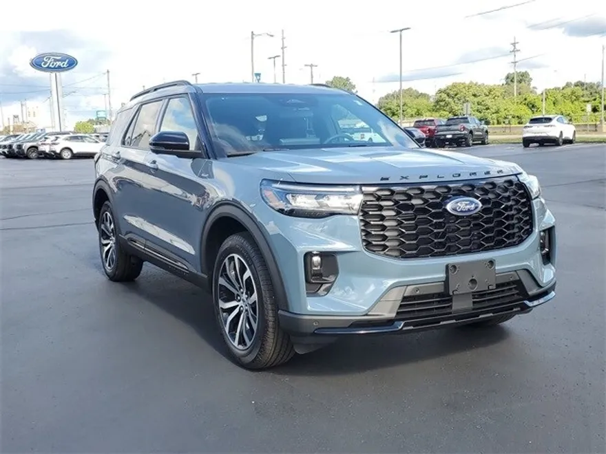 2025 Ford Explorer ST-Line photo 1