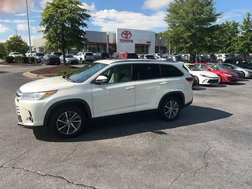 2019 Toyota Highlander XLE photo 1