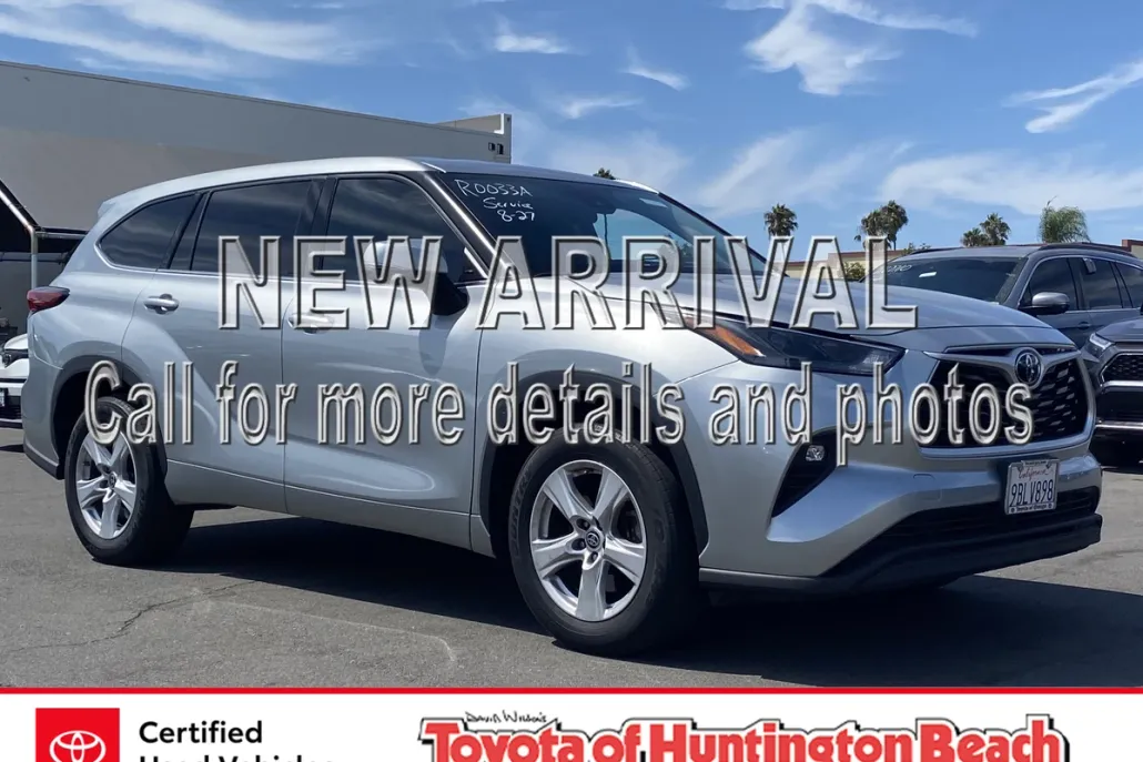 2022 Toyota Highlander LE photo 1