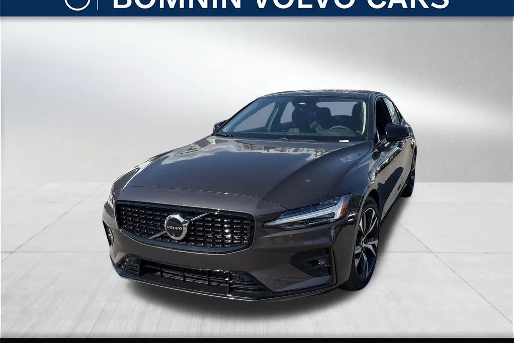 2025 Volvo S60 B5 Plus photo 1