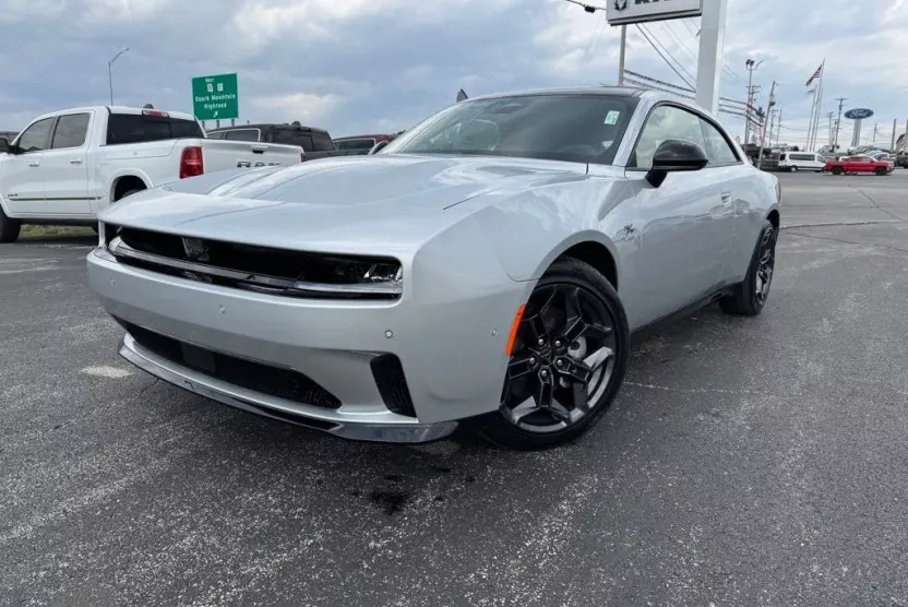 2025 Dodge Charger Daytona R/T AWD photo 1