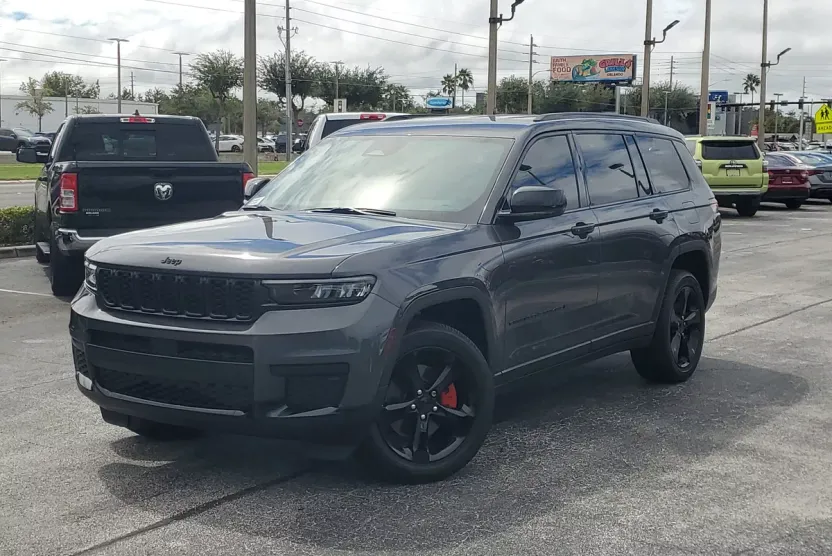 2025 Jeep Grand Cherokee Altitude photo 1
