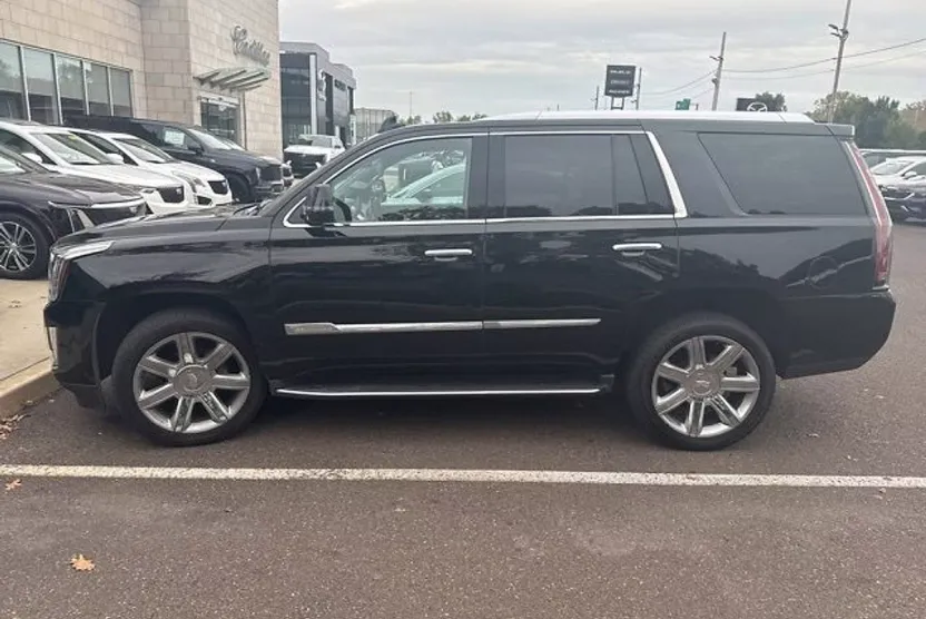 2018 Cadillac Escalade Luxury photo 1