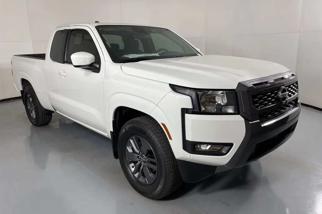 2025 Nissan Frontier SV photo 1