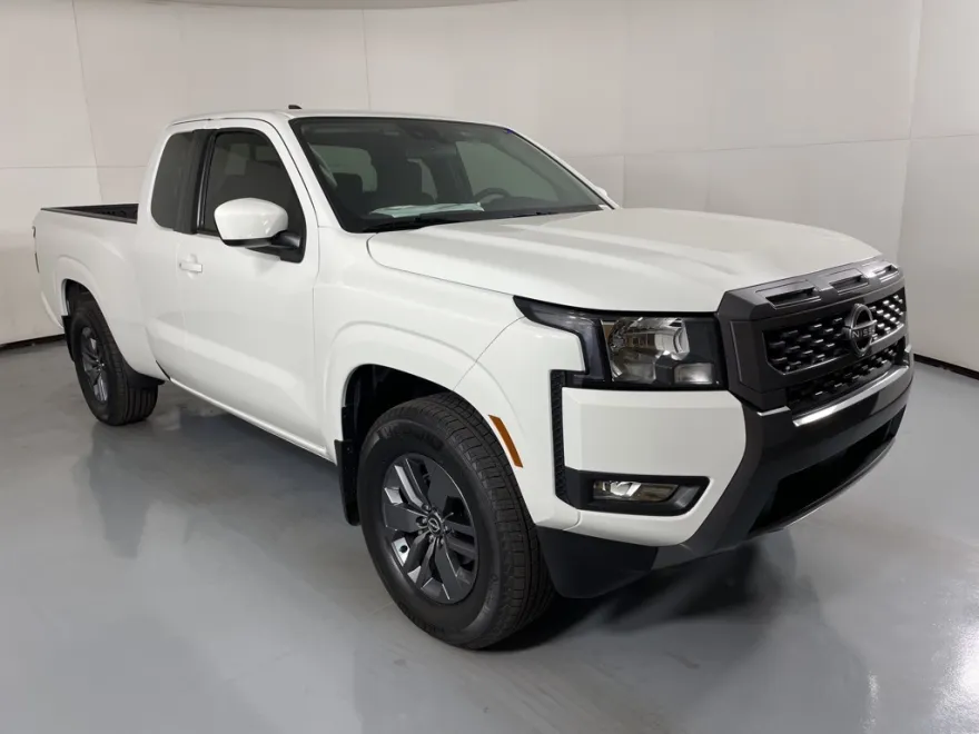 2025 Nissan Frontier SV photo 1