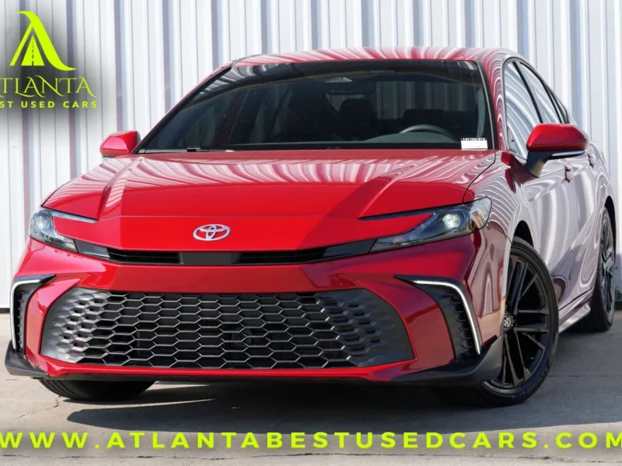 2025 Toyota Camry SE photo 1
