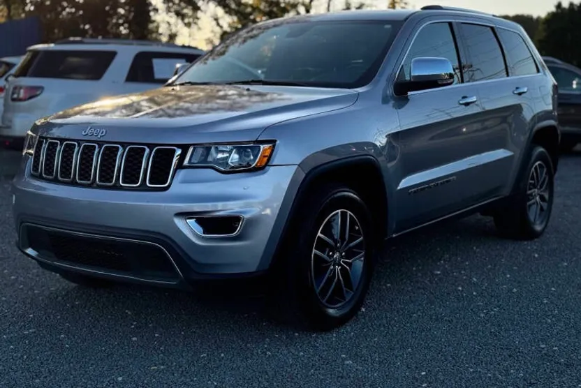 2017 Jeep Grand Cherokee Limited photo 1