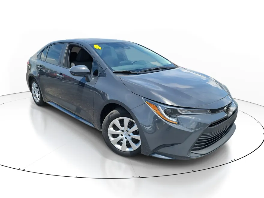2024 Toyota Corolla LE photo 1