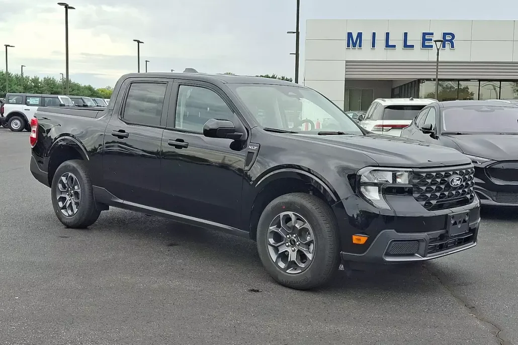 2025 Ford Maverick XLT photo 1