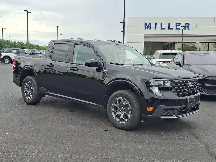 2025 Ford Maverick XLT photo 1