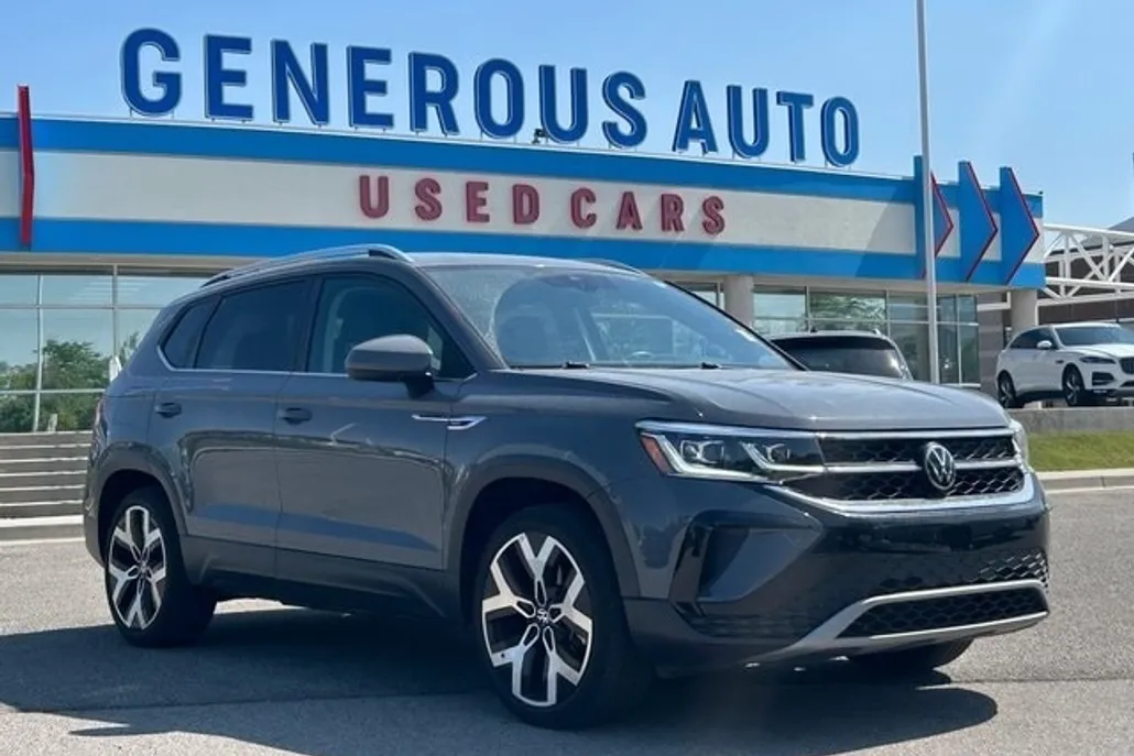 2023 Volkswagen Taos SEL photo 1